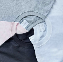 Laden Sie das Bild in den Galerie-Viewer, Manifesto T–shirts
